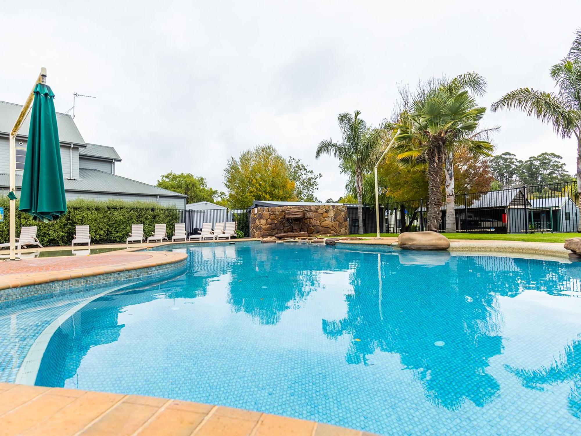 Nrma Ballarat Holiday Park ภายนอก รูปภาพ