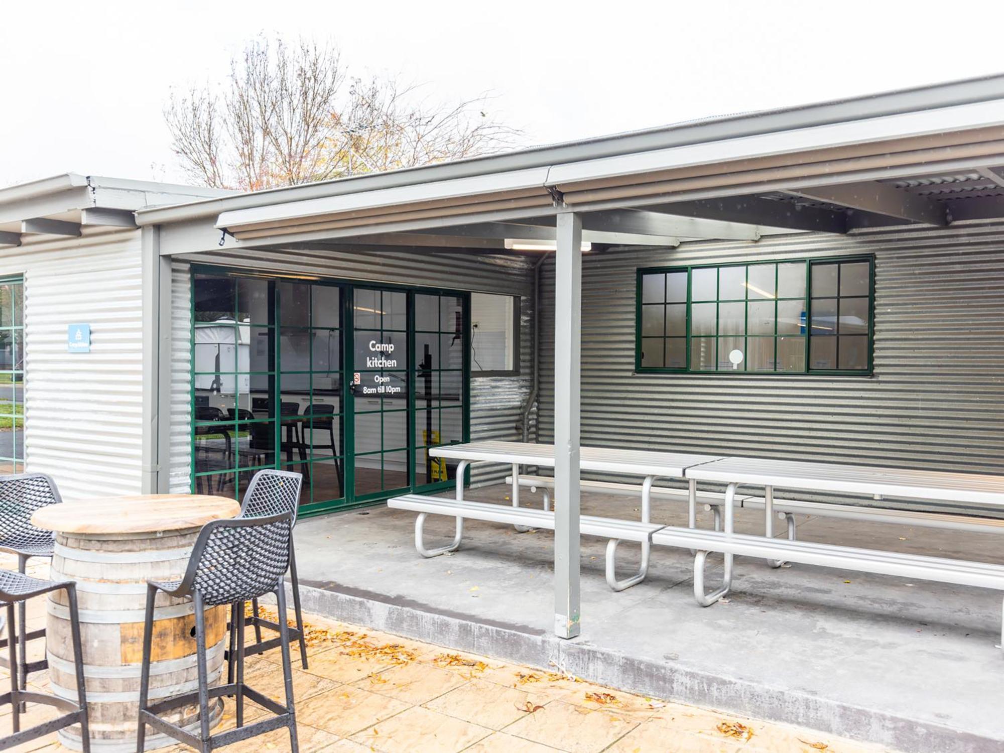 Nrma Ballarat Holiday Park ภายนอก รูปภาพ