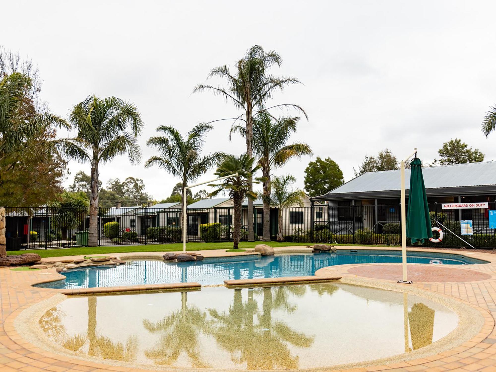 Nrma Ballarat Holiday Park ภายนอก รูปภาพ