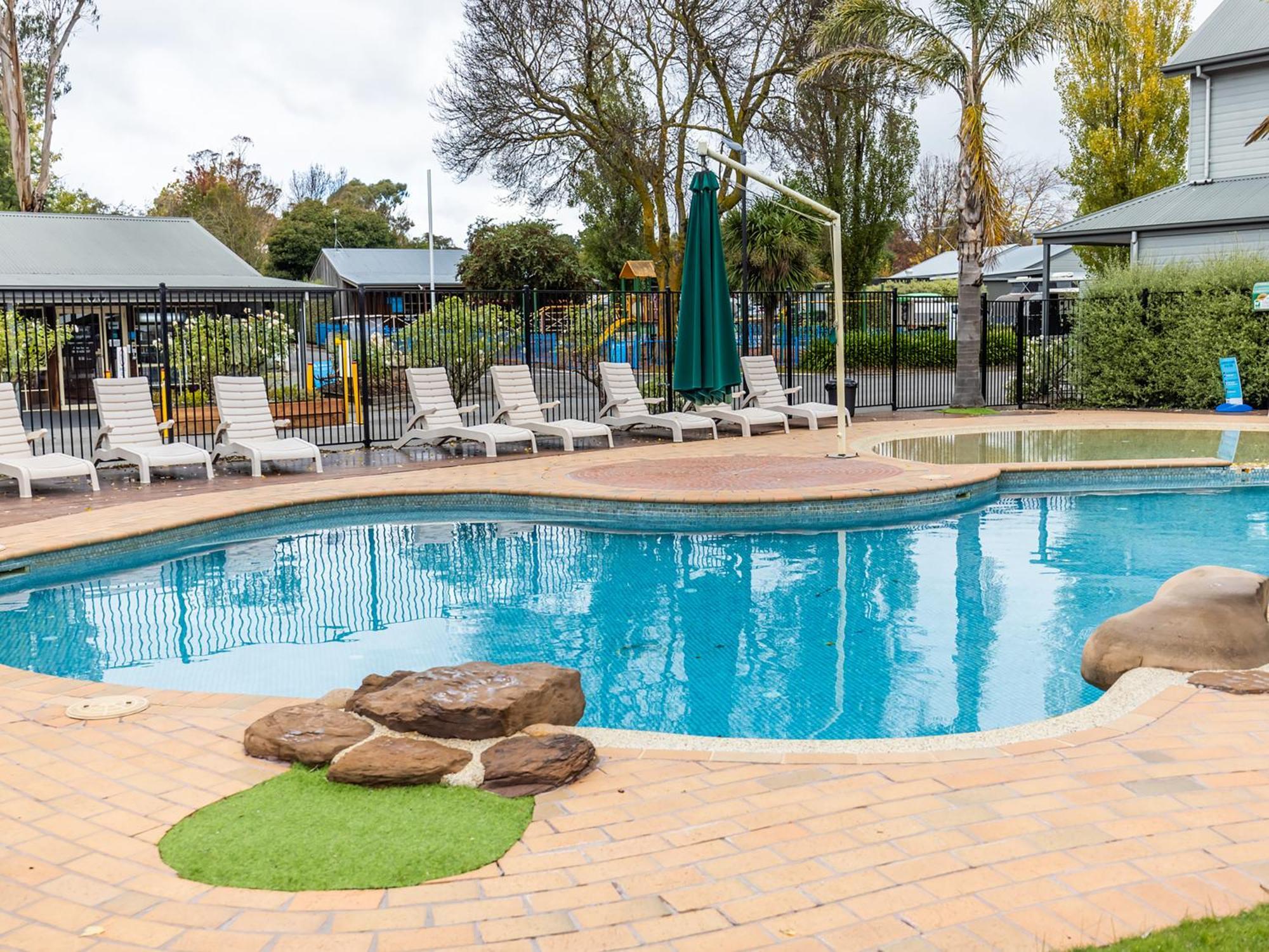 Nrma Ballarat Holiday Park ภายนอก รูปภาพ