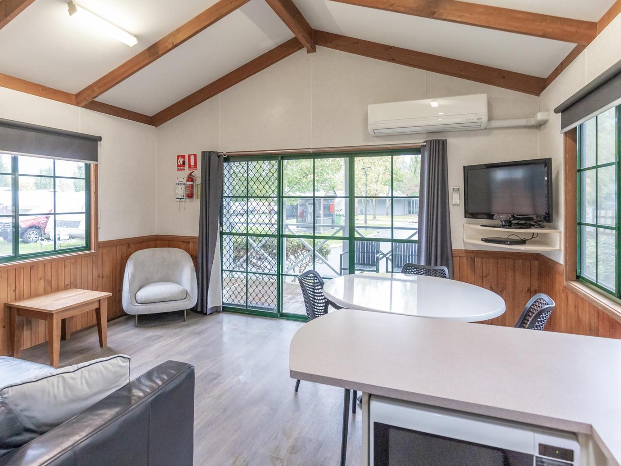 Nrma Ballarat Holiday Park ภายนอก รูปภาพ